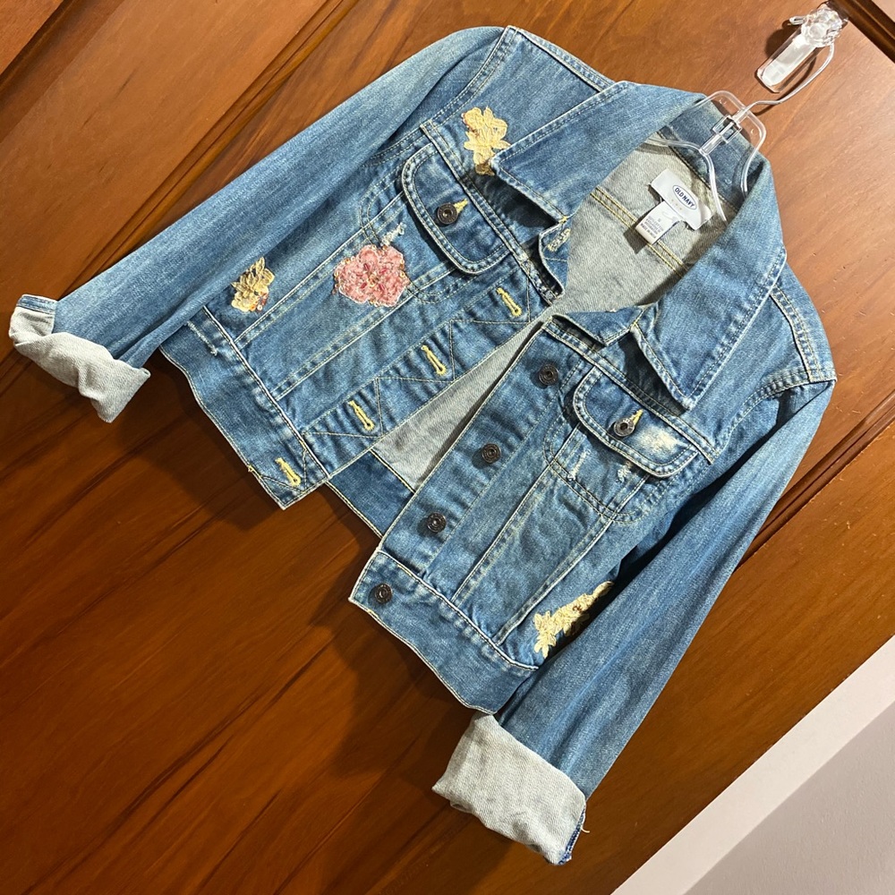 Women’s Denim Jacket with appliqué! Size Small